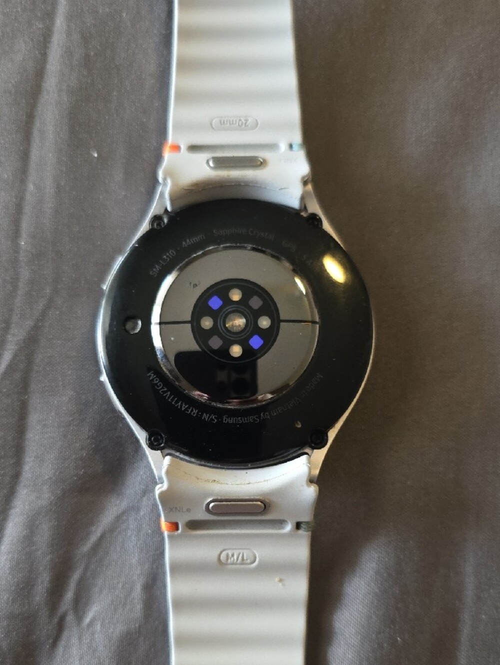 Samsung Galaxy Watch 7 with Silicone Bands - Picture 4 of 7